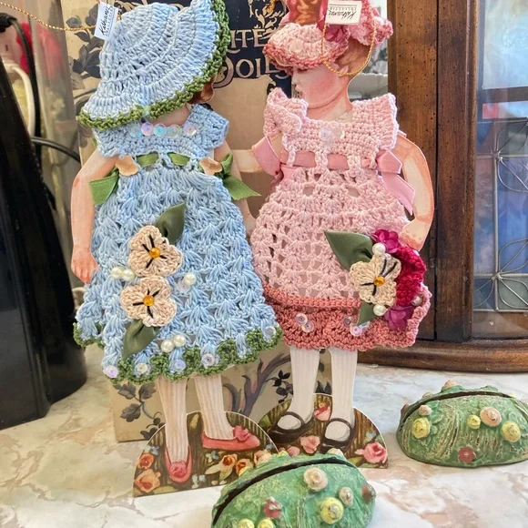 2 Paper Dolls Crochet Clothes Hats Stands Christmas Ornaments Wayne M. Kolenski - Picture 10 of 16